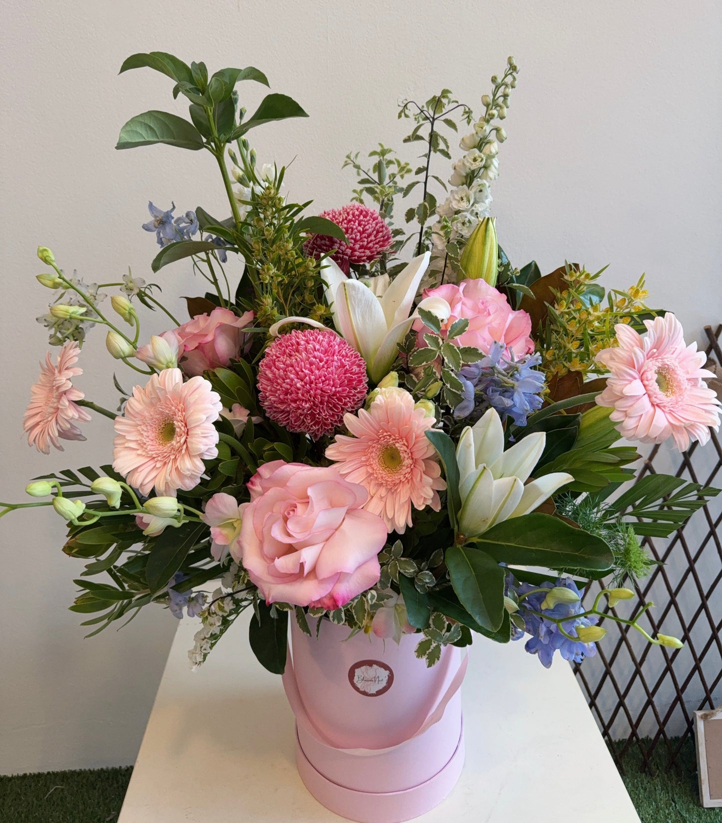 Luxe Fresh flowers in a pink box