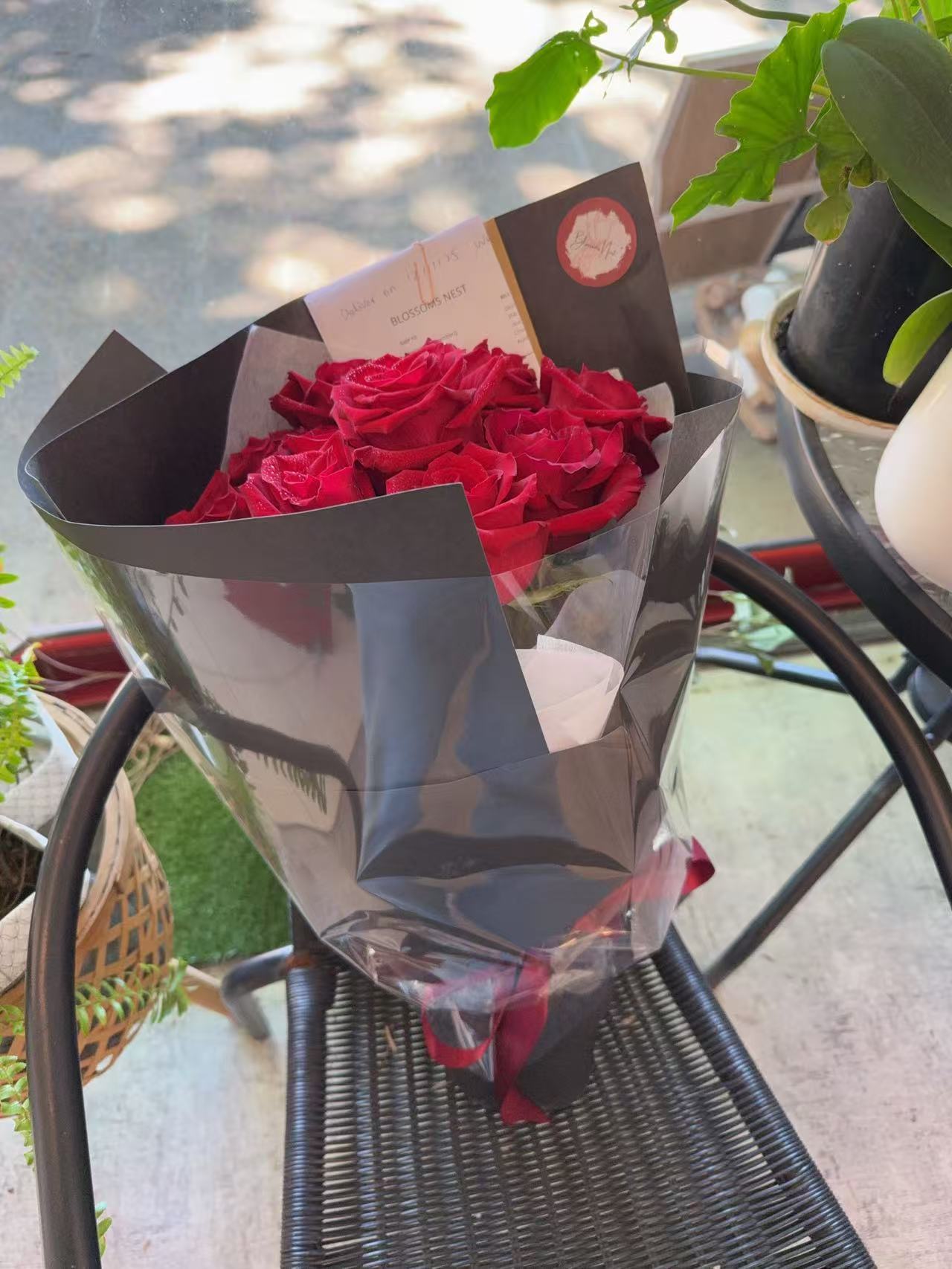 Deluxe Red Roses Bouquet