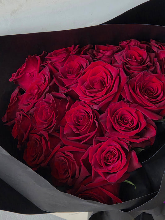 Deluxe Red Roses Bouquet